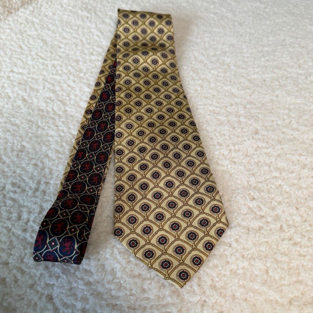 Vintage Men Tommy Hilfiger 100% Silk Printed in Italy Neck Tie (Made in USA)